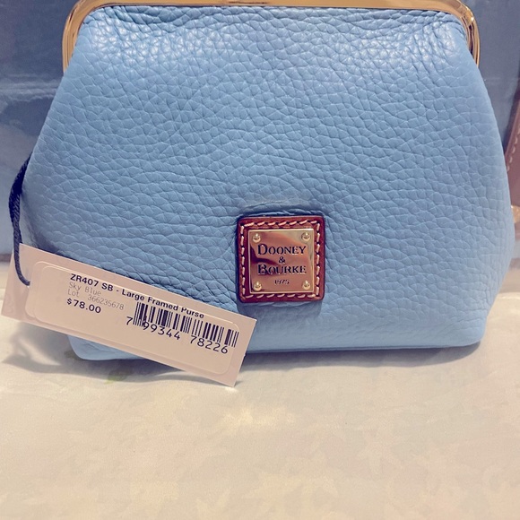 Dooney & Burke Large Shooper & framed coin purse - Picture 6 of 12